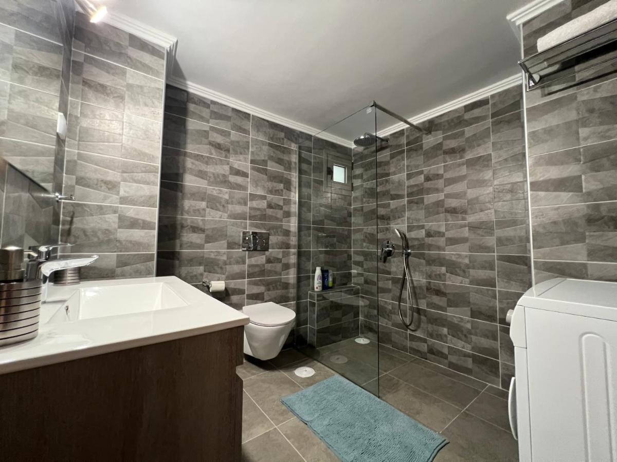 Spacious And Beautiful House Piraeus Exterior photo